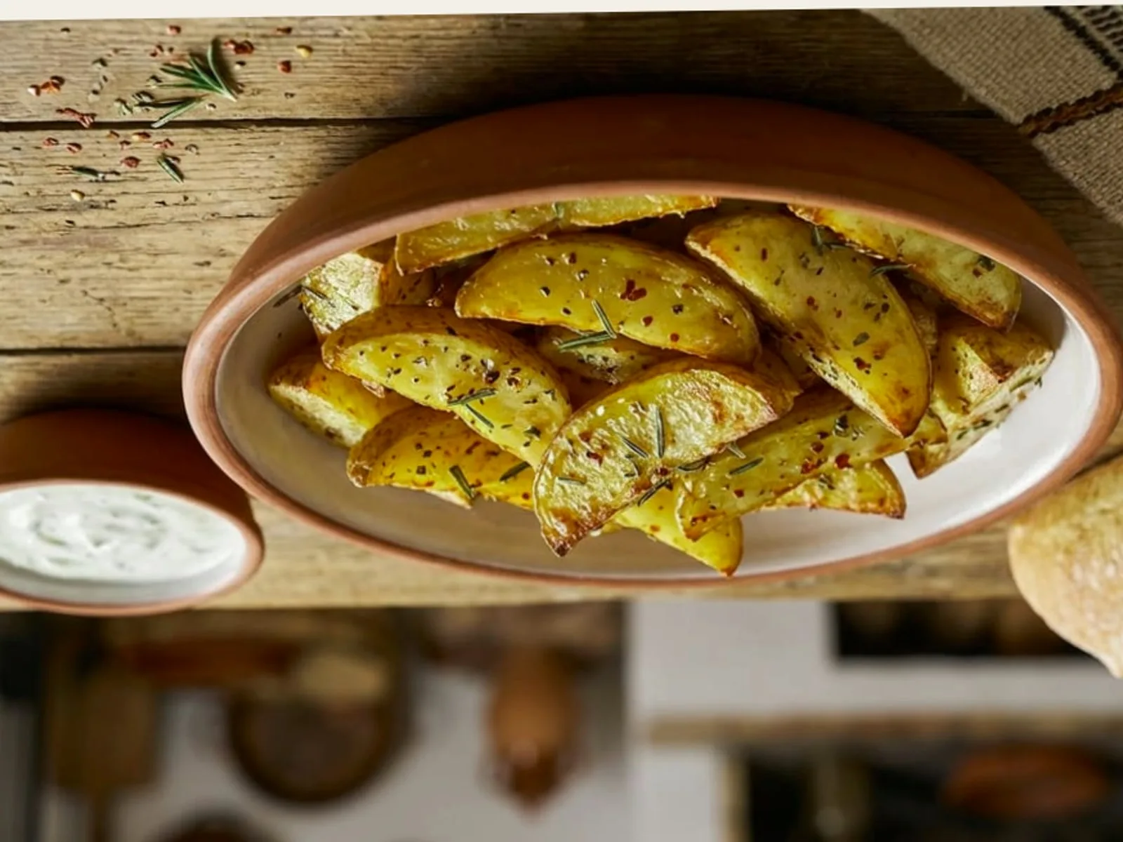 Receta Vegjetariane Shqiptare: Si të Mbash Traditën pa Mish - Bamje me Hudhra dhe Vaj Ulliri – Shpejt, Lehtë dhe Shëndetshëm