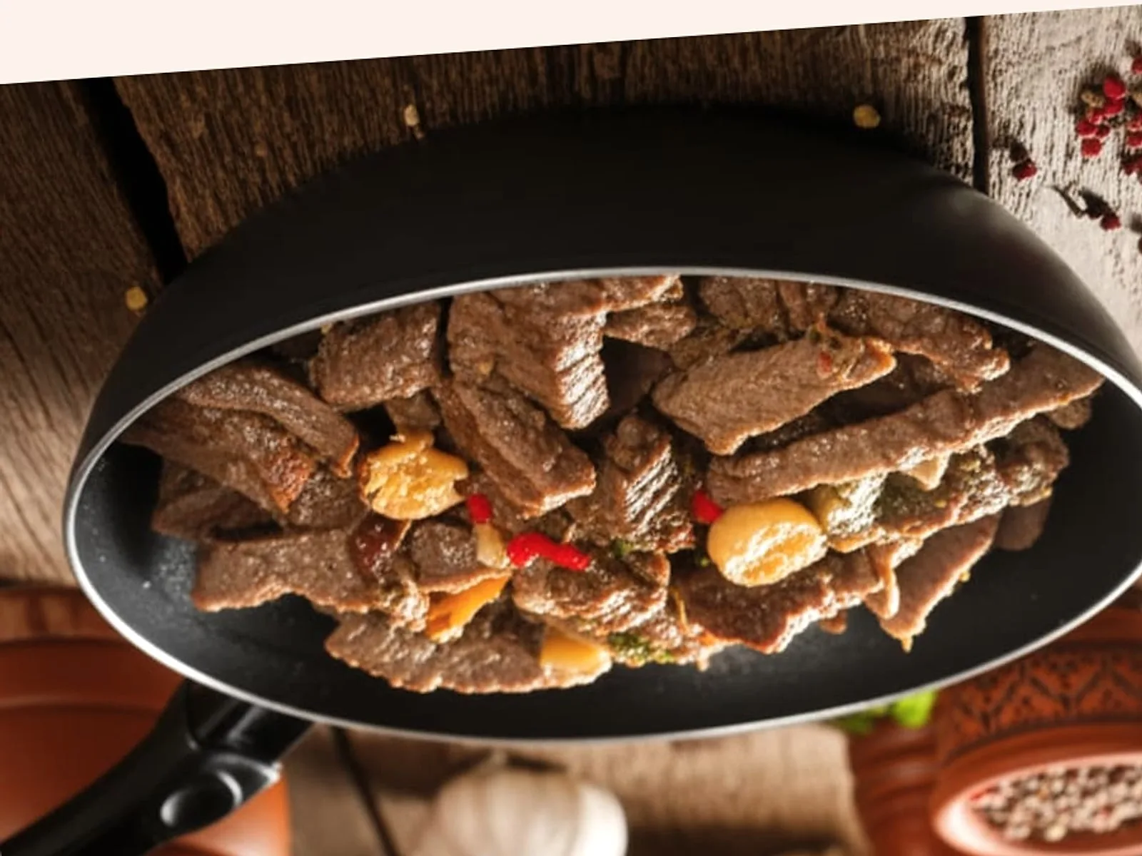 Gjelle me Mish Vici dhe Perime - recetë tradicionale shqiptare mish & peshk nga Tirane