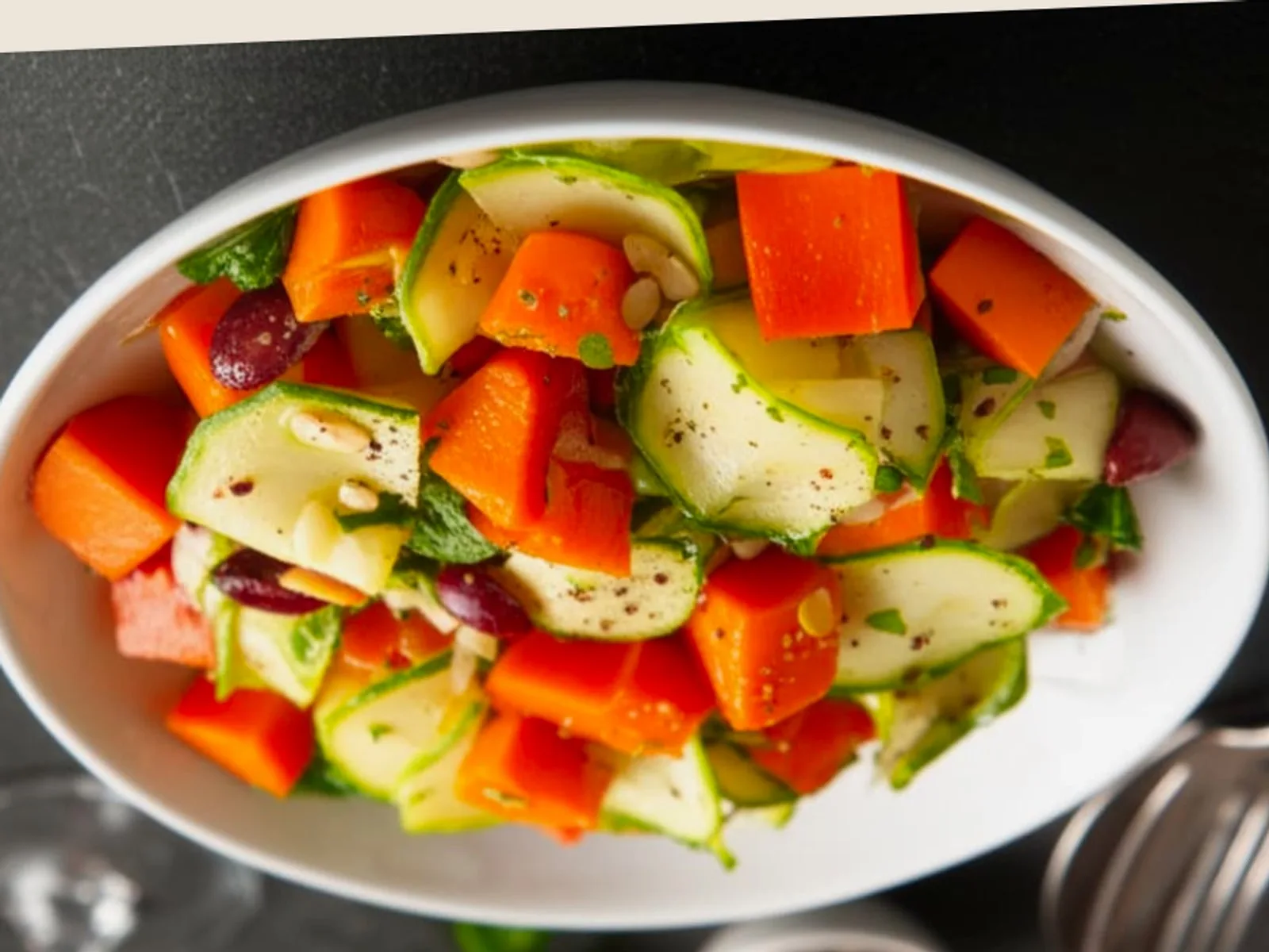 Sallatë me Qiqra - Receta e Freskët - recetë tradicionale shqiptare sallatë nga Shqiperi