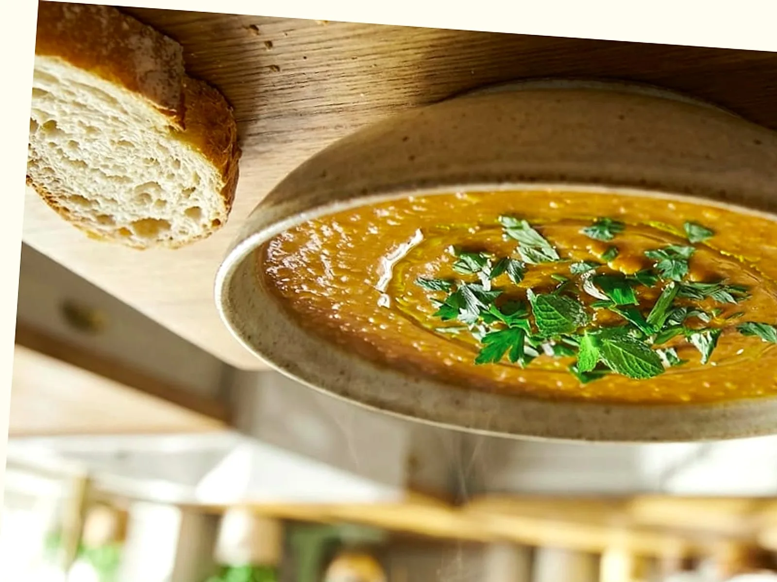 Receta me Perime Sezoni: Si të Gatuani më Mençur gjatë Vitit - Supë me Brokoli dhe Lulelakër