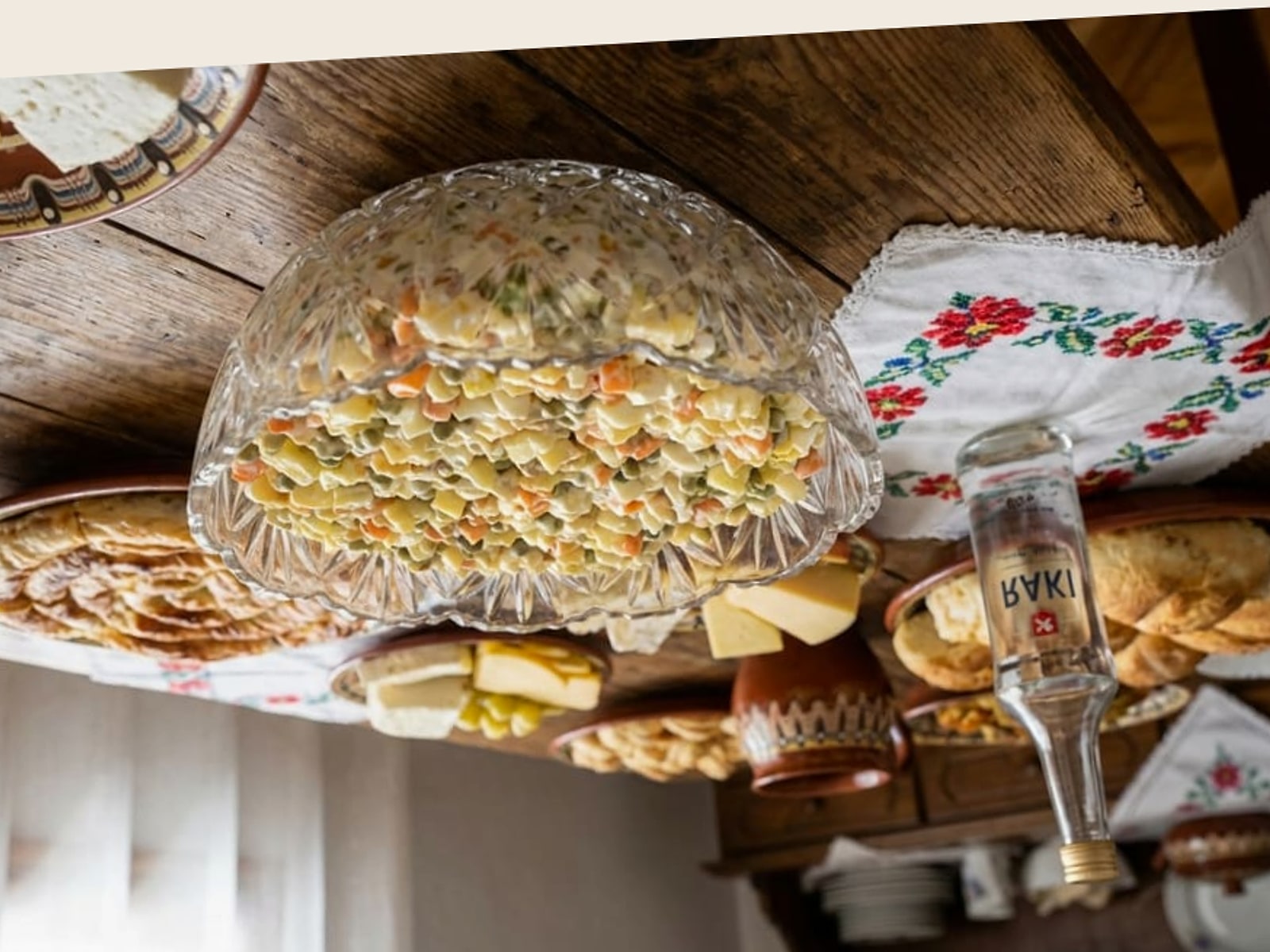 Sallatë Dimri me Lakër të Kuqe dhe Portokall